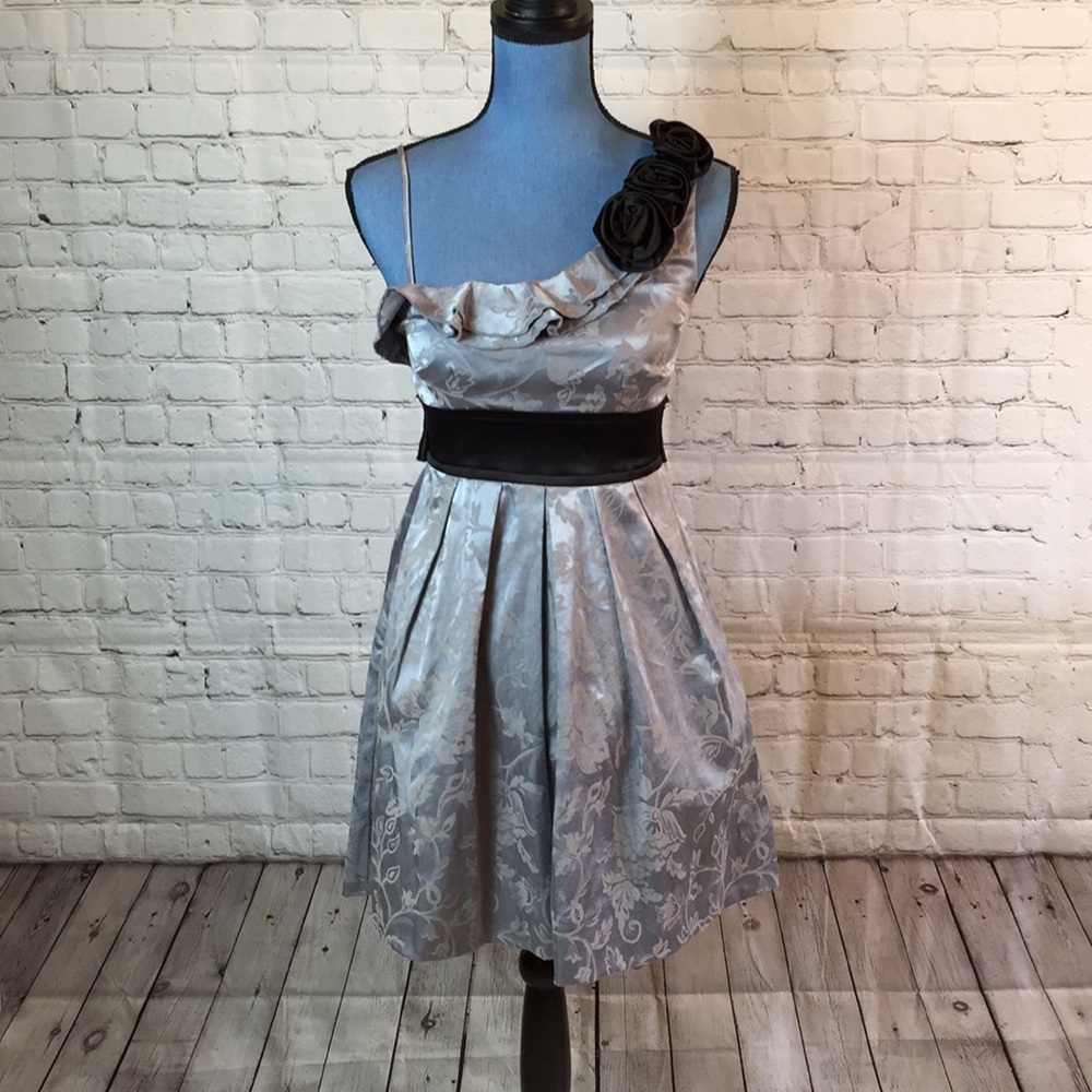 Speechless Gray Party Dress Brocade One Shoulder Bow at Waist Size 1